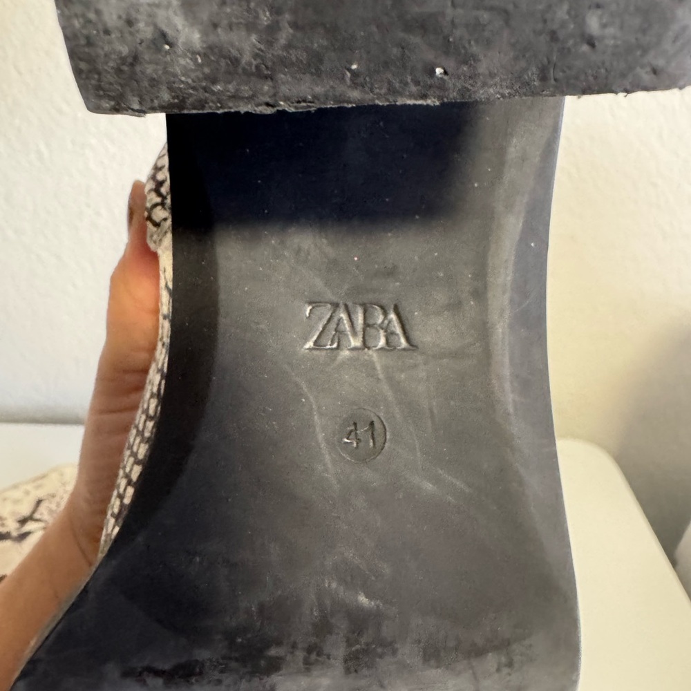 ZARA Snakeskin Block Heel Ankle Boots • Black & Cream • EU 41 / US 10 - Picture 4 of 8